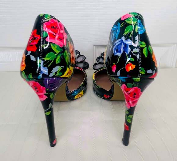 Betsey Johnson Floral Black Heels NWOT - Picture 5 of 7